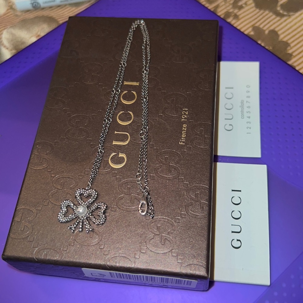 GUCCI NECKLACE STERLING SILVER PEARL BOW CLOVER PENDANT